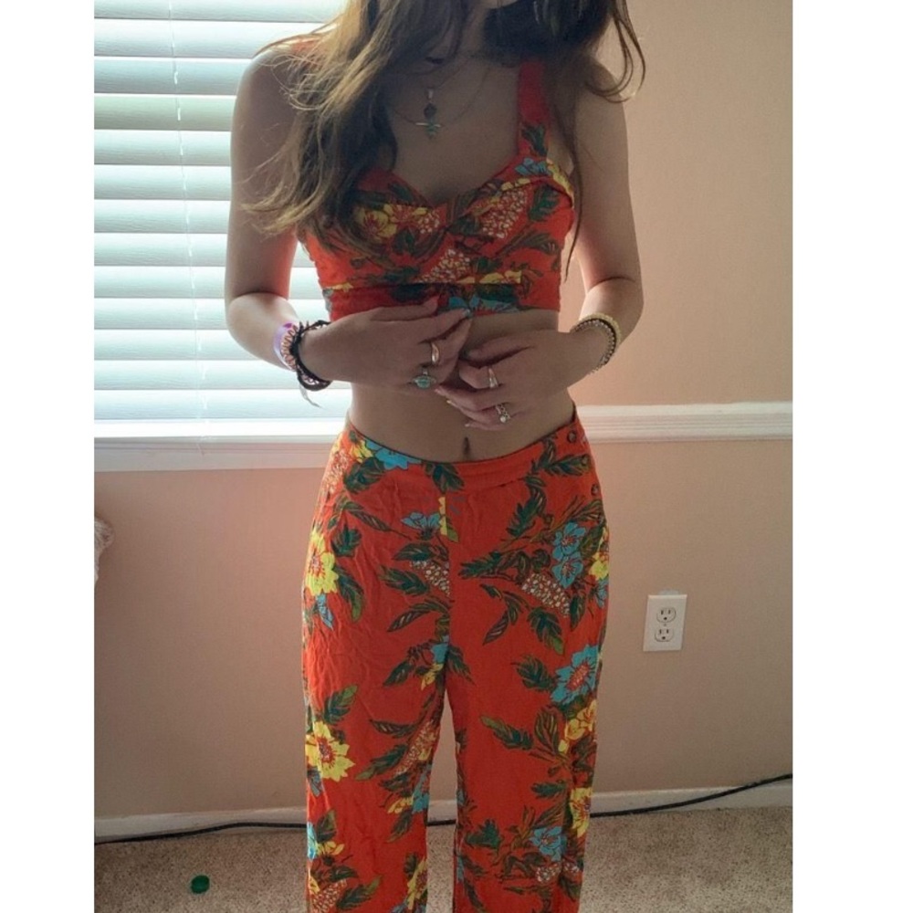 south moon under crop top and flowy pants set